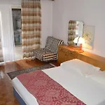 Hous Mira
