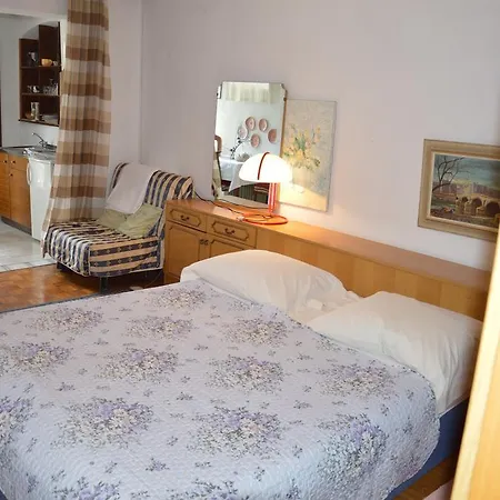 Apartment Hous Mira