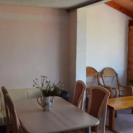 Hous Mira Апартаменти