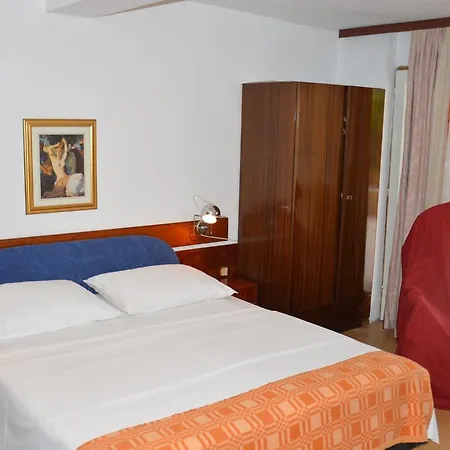 Apartment Hous Mira