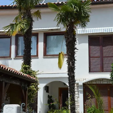Hous Mira Apartment *