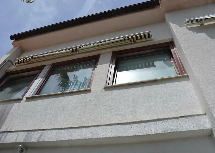 Hous Mira Апартаменти